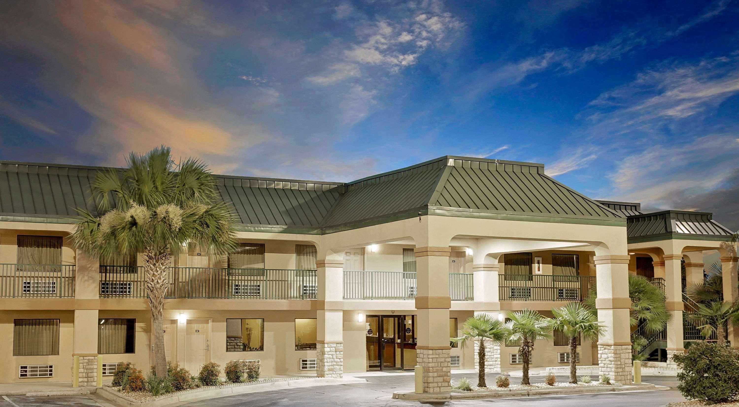 Super 8 By Wyndham Byron/South Macon Hotell Eksteriør bilde