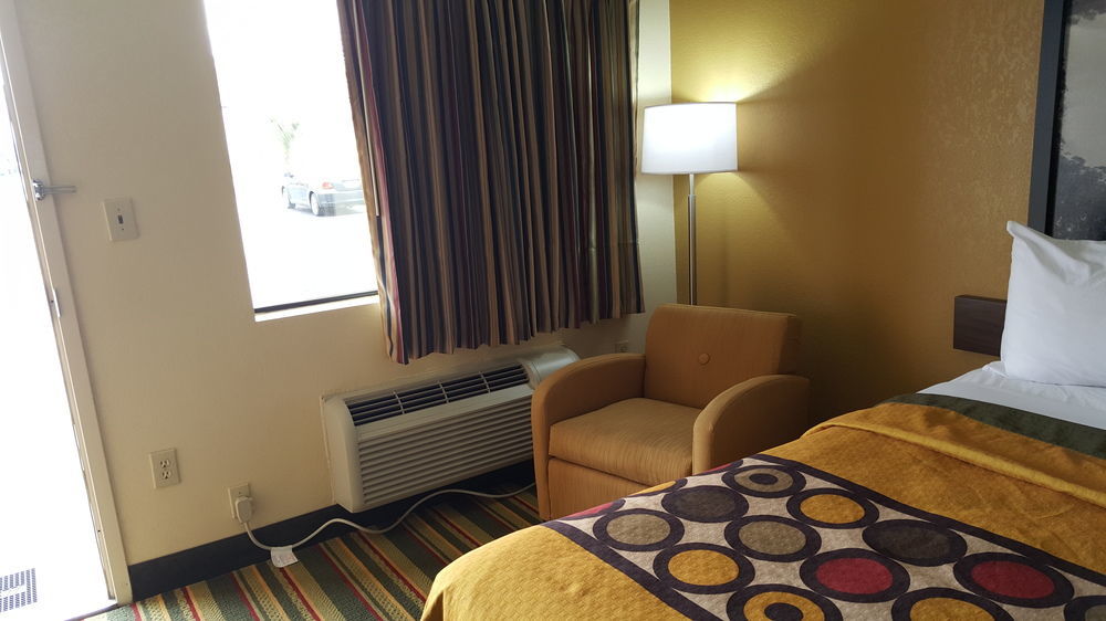 Super 8 By Wyndham Byron/South Macon Hotell Eksteriør bilde